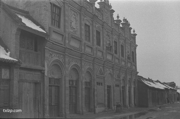 1943年郑州老照片 日本人轰炸之下凋敝破败的火车站前商业街插图9 1943年郑州老照片 日本人轰炸之下凋敝破败的火车站前商业街插图9