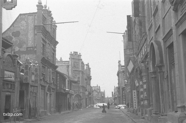 1943年郑州老照片 日本人轰炸之下凋敝破败的火车站前商业街插图1 1943年郑州老照片 日本人轰炸之下凋敝破败的火车站前商业街插图1