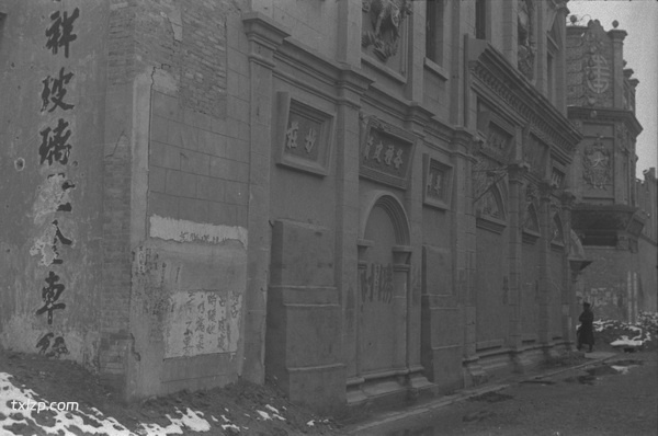 1943年郑州老照片 日本人轰炸之下凋敝破败的火车站前商业街插图4 1943年郑州老照片 日本人轰炸之下凋敝破败的火车站前商业街插图4