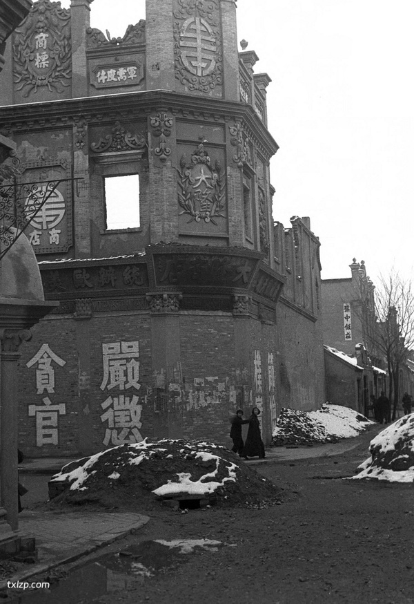 1943年郑州老照片 日本人轰炸之下凋敝破败的火车站前商业街插图5 1943年郑州老照片 日本人轰炸之下凋敝破败的火车站前商业街插图5