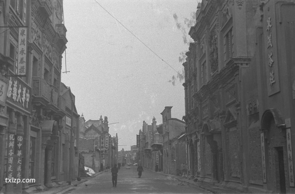 1943年郑州老照片 日本人轰炸之下凋敝破败的火车站前商业街插图7 1943年郑州老照片 日本人轰炸之下凋敝破败的火车站前商业街插图7