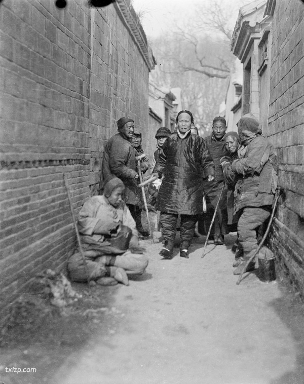 1919年保定老照片 保定城墙|百姓过年祈福烧香插图