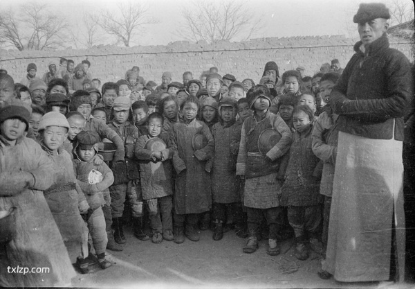 1919年保定老照片 保定城墙|百姓过年祈福烧香插图17