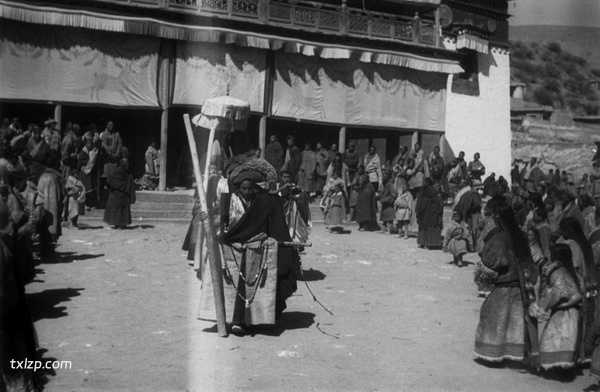 1932-1933年青海循化文都寺的转香巴活动现场实录插图7