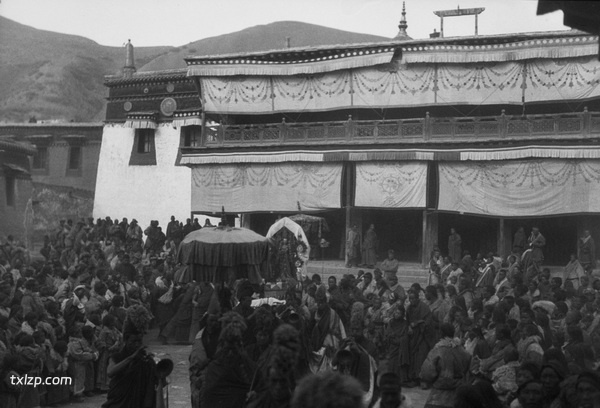 1932-1933年青海循化文都寺的转香巴活动现场实录插图1