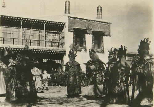1936年乌兰浩特老照片 一场葛根庙会及跳查玛历史影像缩略图
