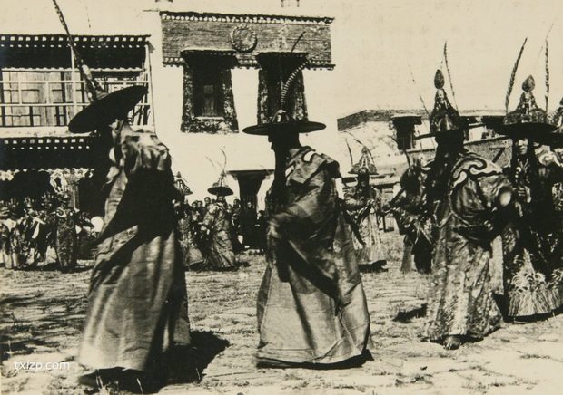 1936年乌兰浩特老照片 一场葛根庙会及跳查玛历史影像插图2