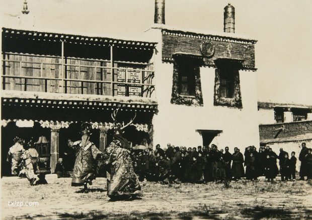 1936年乌兰浩特老照片 一场葛根庙会及跳查玛历史影像插图4