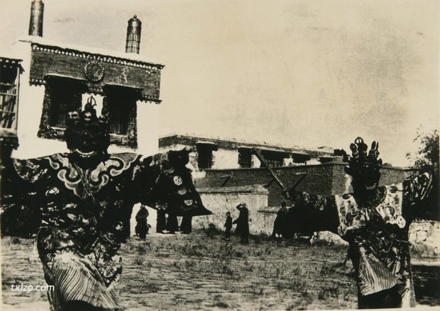1936年乌兰浩特老照片 一场葛根庙会及跳查玛历史影像插图6
