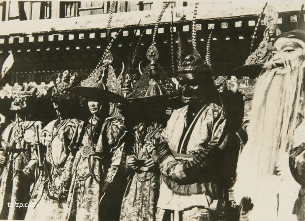 1936年乌兰浩特老照片 一场葛根庙会及跳查玛历史影像插图8