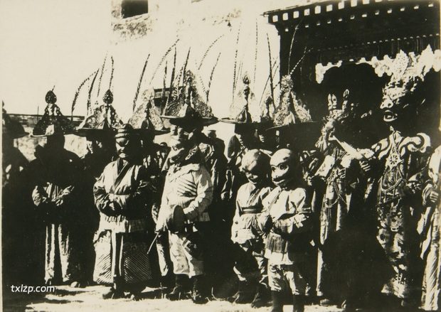 1936年乌兰浩特老照片 一场葛根庙会及跳查玛历史影像插图9